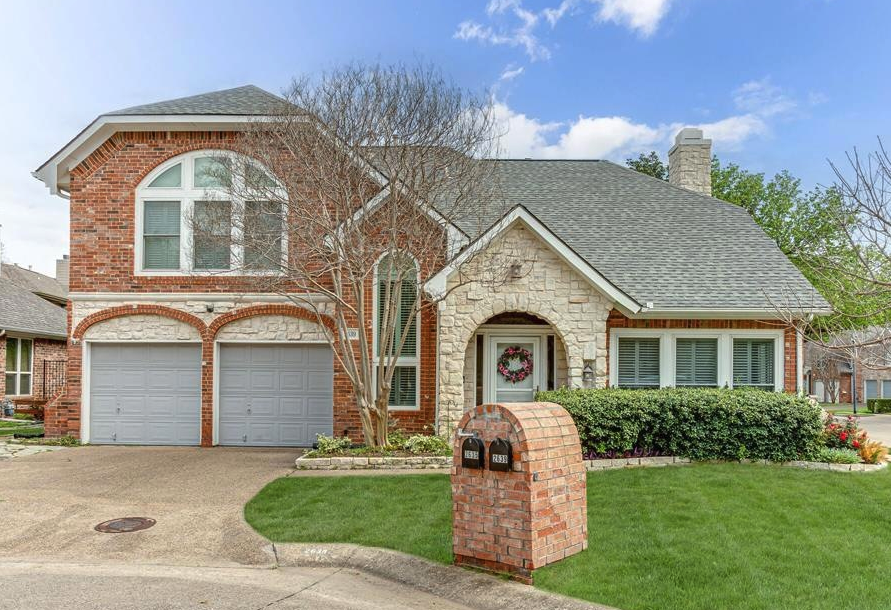 Front exterior of 2639 Lakeforest Court