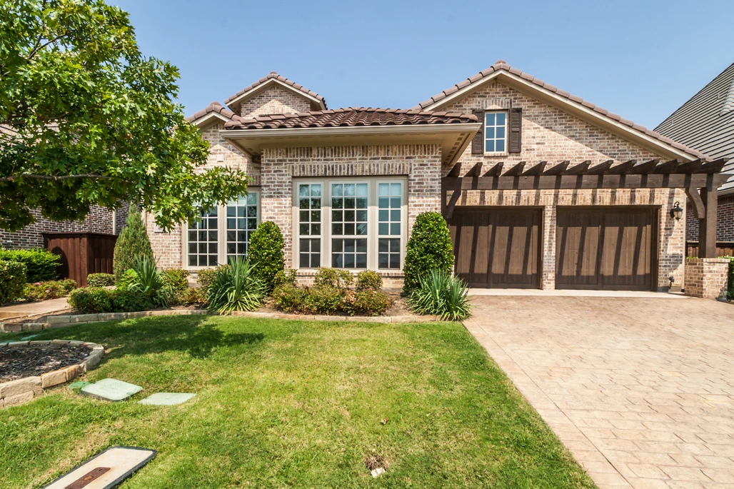Front exterior of 419 Fountainview Drive in Irving